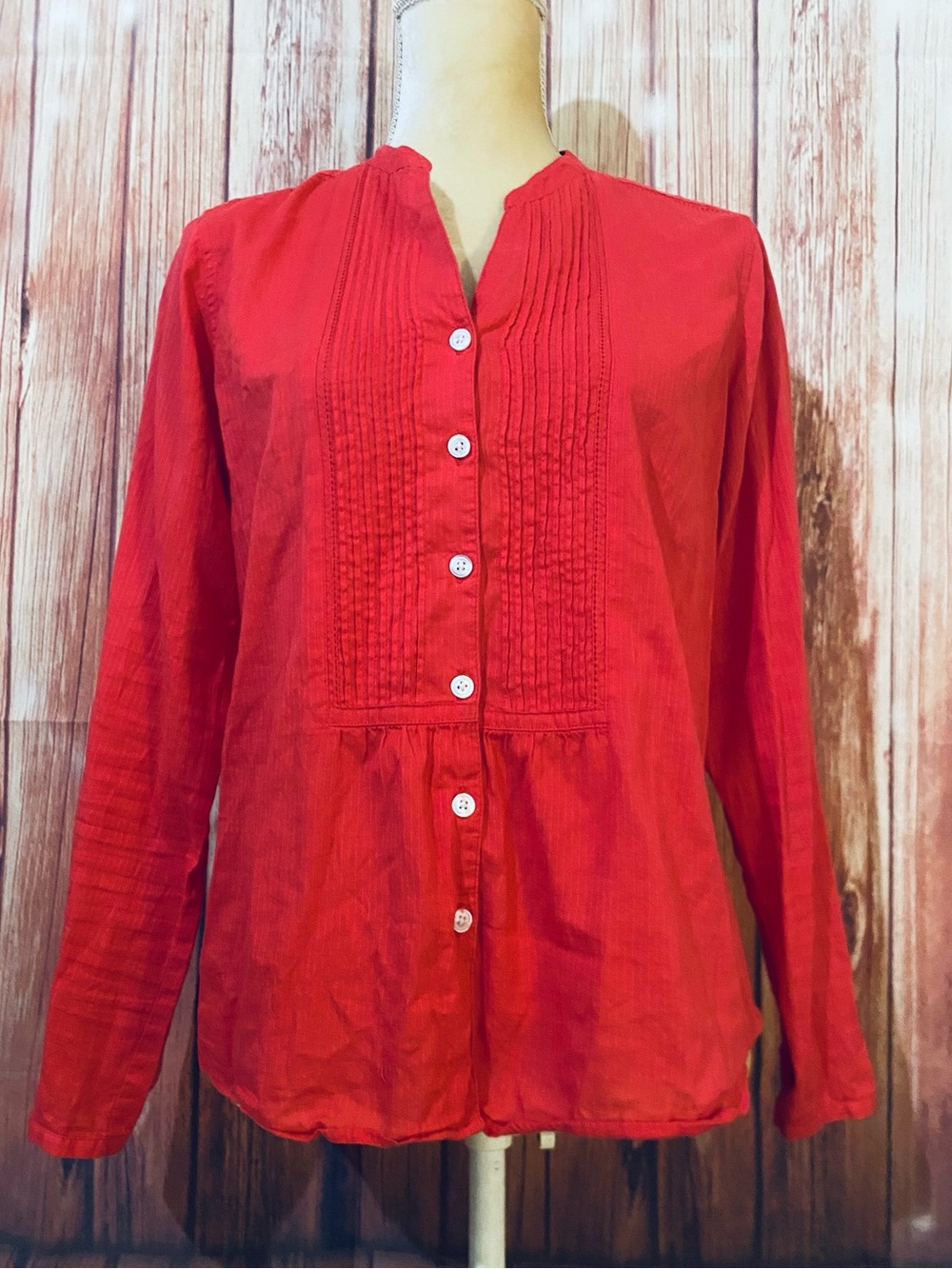 Women’s Medium Blouse Eddie Bauer Red Button Down Long Sleeve V Neck 100% Cotton